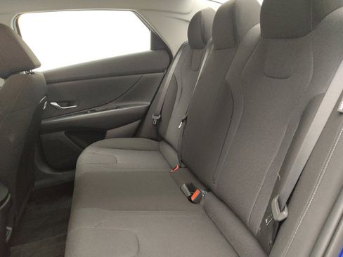 Used 2025 Hyundai Elantra SE image 18