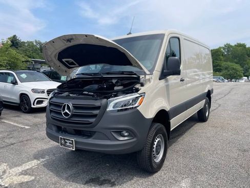 Used 2025 Mercedes-Benz Sprinter 2500 image 13