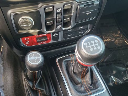 Certified 2021 Jeep Gladiator Mojave image 11