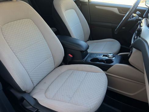 Used 2022 Ford Escape SE w/ SE Sport Appearance Package image 22