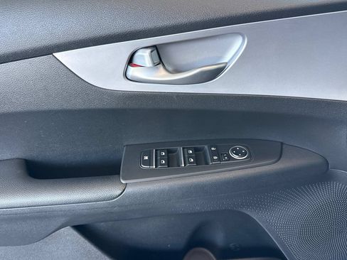 Used 2023 Kia Forte LXS FWD image 17