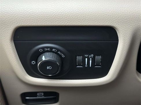 Certified 2023 Jeep Grand Cherokee L Limited w/ Luxury Tech Group II image 29