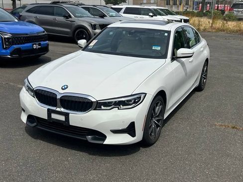 Used 2020 BMW 330i xDrive Sedan w/ Convenience Package AWD/4WD image 3