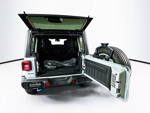 Used 2024 Jeep Wrangler Unlimited w/ Convenience Group AWD/4WD image 27