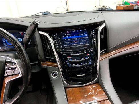 Used 2020 Cadillac Escalade ESV Premium Luxury w/ Escalade Sport Edition image 17