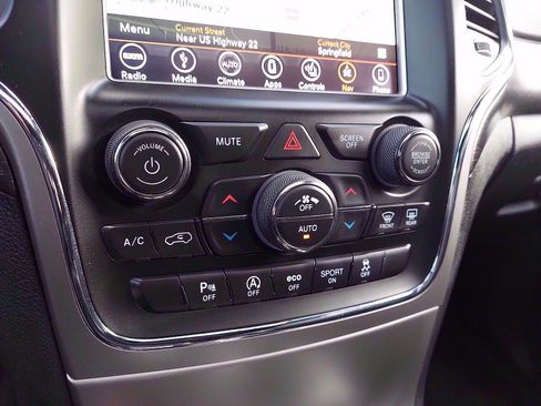 Used 2018 Jeep Grand Cherokee Altitude AWD/4WD image 16