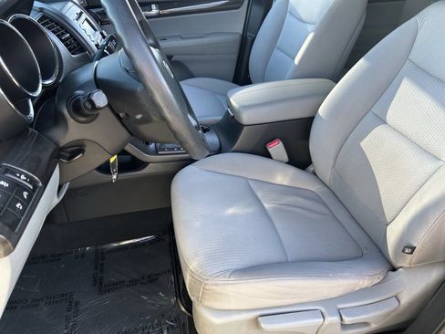 Used 2012 Kia Sorento LX w/ Convenience Pkg FWD image 23