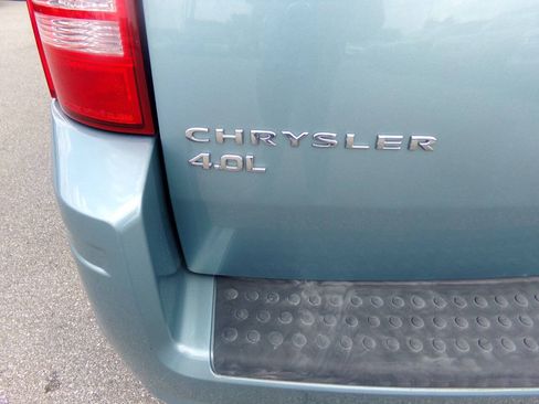 Used 2010 Chrysler Town & Country Touring FWD image 41