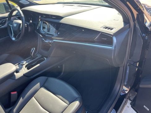 Used 2025 Cadillac XT6 Premium Luxury image 36