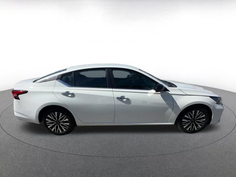 Used 2025 Nissan Altima 2.5 SV image 16