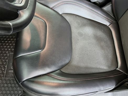 Used 2020 Jeep Cherokee Trailhawk w/ Cold Weather Group image 18