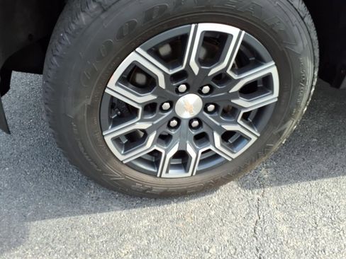 Certified 2023 Chevrolet Colorado LT w/ LT Convenience Package III image 11