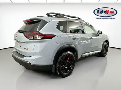 Used 2025 Nissan Rogue SV AWD/4WD image 2