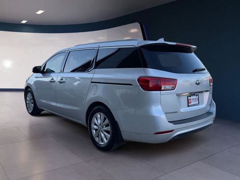 Used 2018 Kia Sedona EX image 3