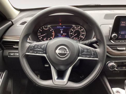 Used 2023 Nissan Altima 2.5 SV image 17