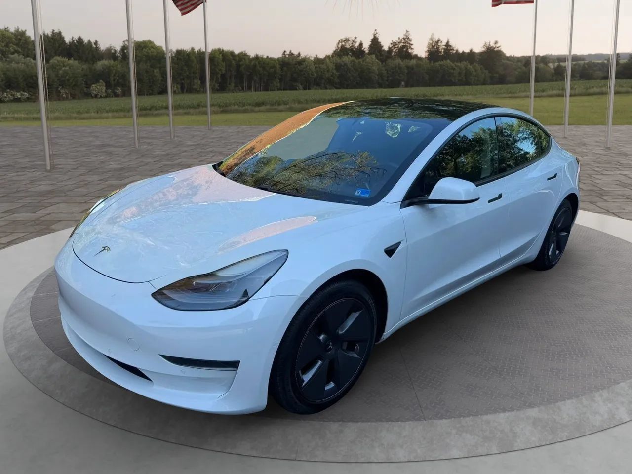 Used 2021 Tesla Model 3 Standard Range Plus RWD image 1