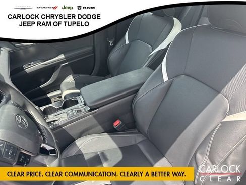 Used 2025 Toyota Camry SE FWD image 27