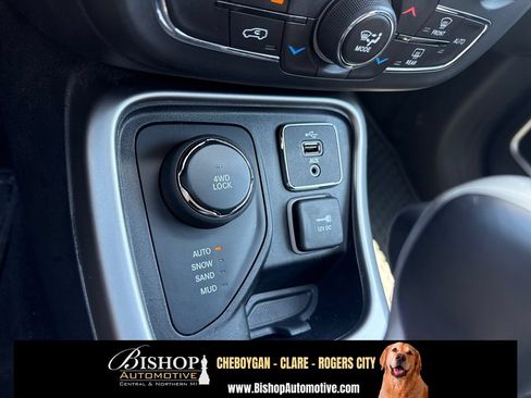 Used 2018 Jeep Compass Latitude w/ Popular Equipment Group AWD/4WD image 8