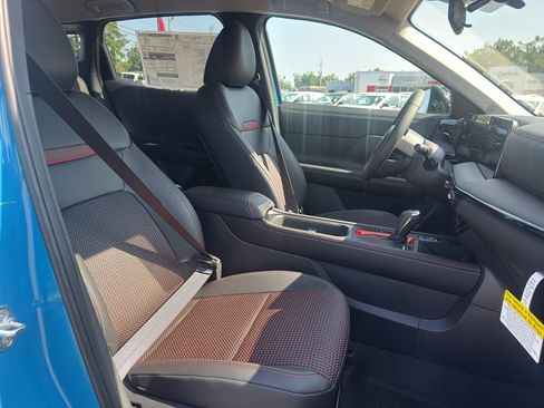 New 2026 Nissan Kicks SR FWD image 17