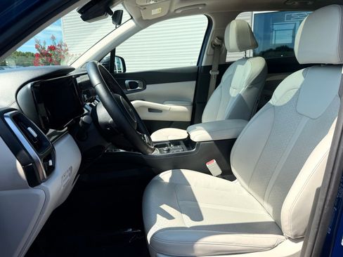 Used 2023 Kia Sorento S w/ Panoramic Sunroof Package image 10