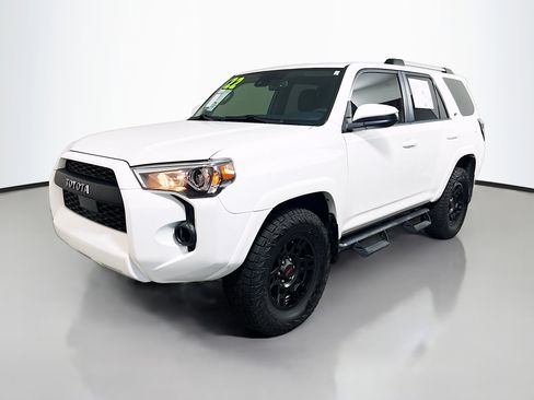 Used 2022 Toyota 4Runner SR5 AWD/4WD image 10