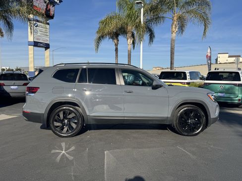 Certified 2025 Volkswagen Atlas SE w/ Panoramic Sunroof Package image 11
