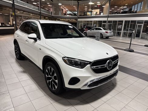 Used 2025 Mercedes-Benz GLC 350e 4MATIC w/ Driver Assistance Package image 3