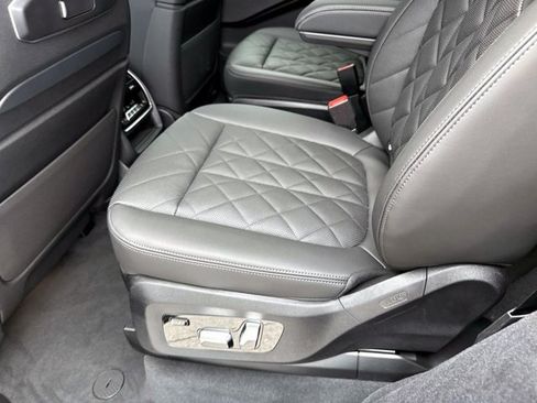 New 2027 BMW X7 xDrive40i w/ Executive Package AWD/4WD image 14