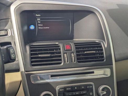 Used 2015 Volvo XC60 T5 Premier w/ Proximity Package image 12