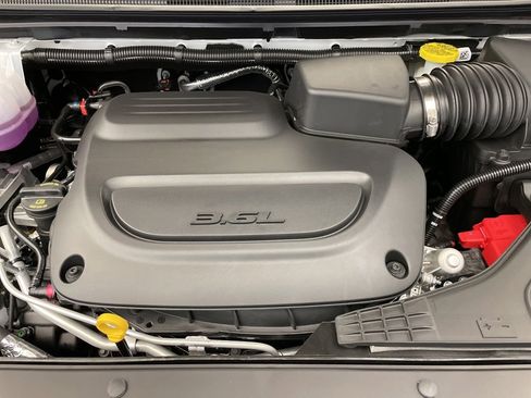 New 2026 Chrysler Pacifica Limited image 18