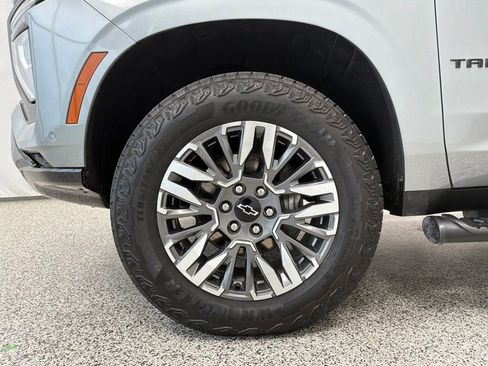 Used 2025 Chevrolet Tahoe Z71 AWD/4WD image 4