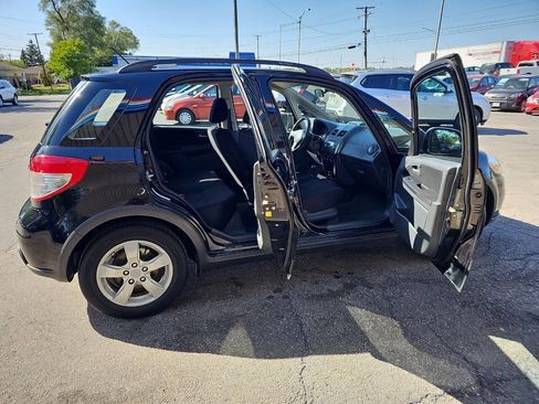 Used 2011 Suzuki SX4 Premium image 28