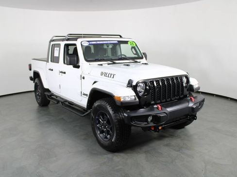 Used 2023 Jeep Gladiator Sport AWD/4WD image 4