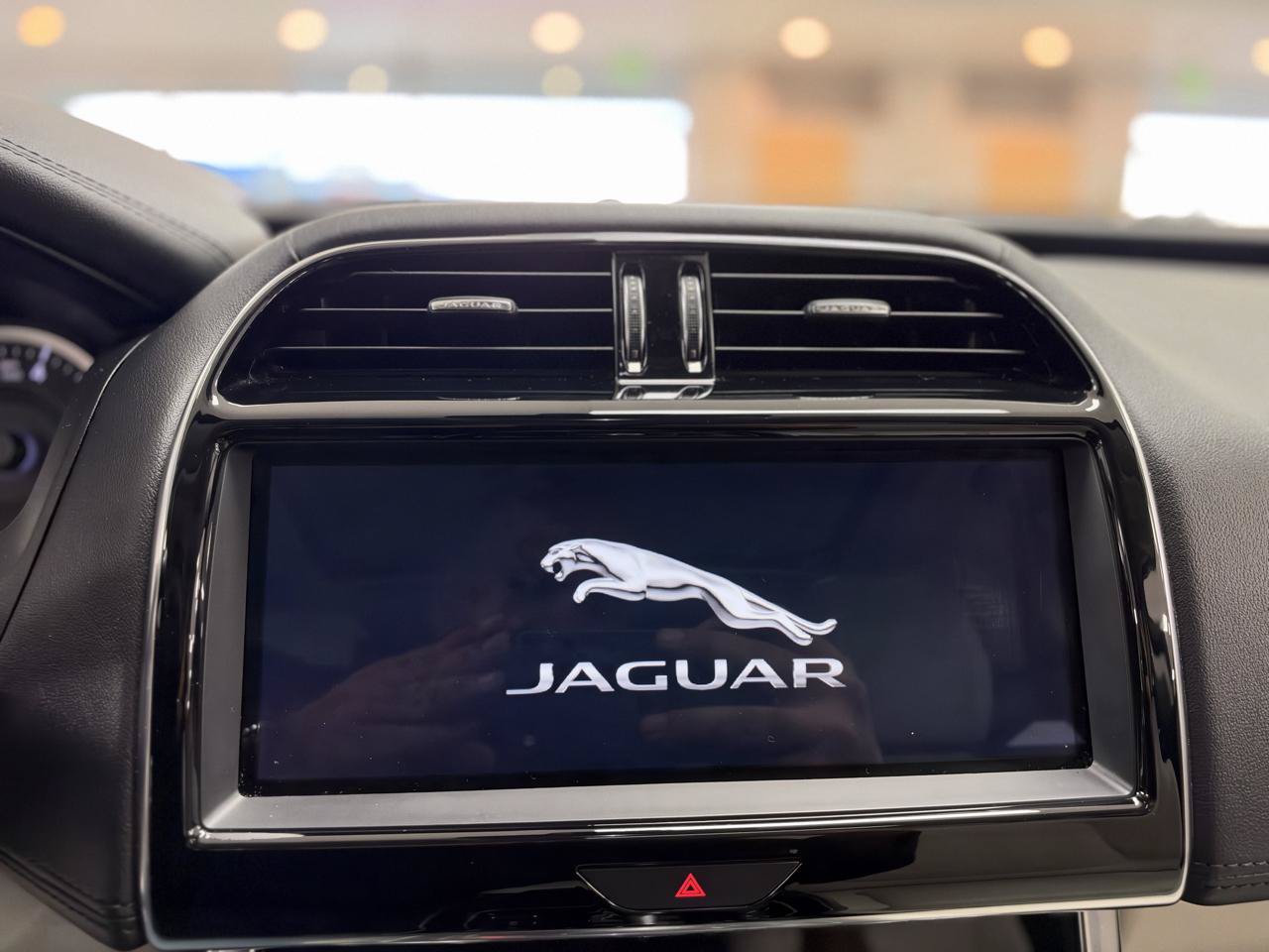 Used 2020 Jaguar XE S RWD image 17