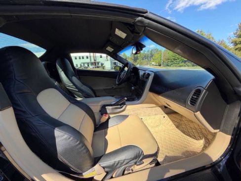 Used 2005 Chevrolet Corvette Convertible w/ Preferred Equipment Group image 11