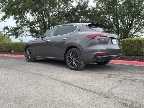 Used 2022 Maserati Levante Modena AWD/4WD image 9