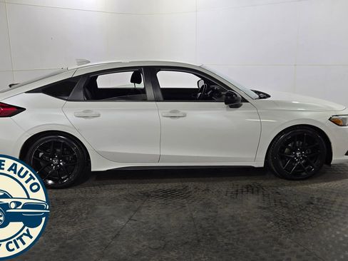 Used 2023 Honda Civic Sport image 8