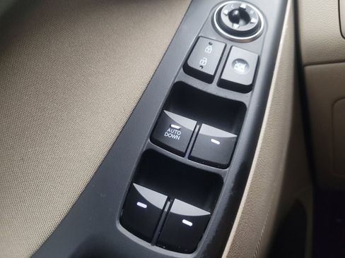 Used 2014 Hyundai Elantra SE w/ Option Group 02 FWD image 27
