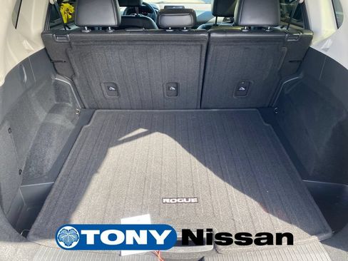 Used 2023 Nissan Rogue SV w/ SV Premium B Package FWD image 10