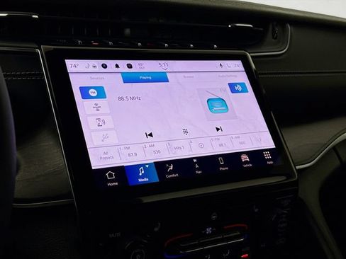 Used 2025 Jeep Grand Cherokee L Limited w/ Black Appearance Package AWD/4WD image 15
