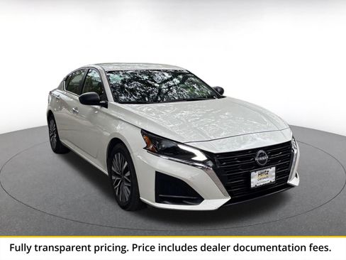 Used 2025 Nissan Altima 2.5 SV FWD image 1