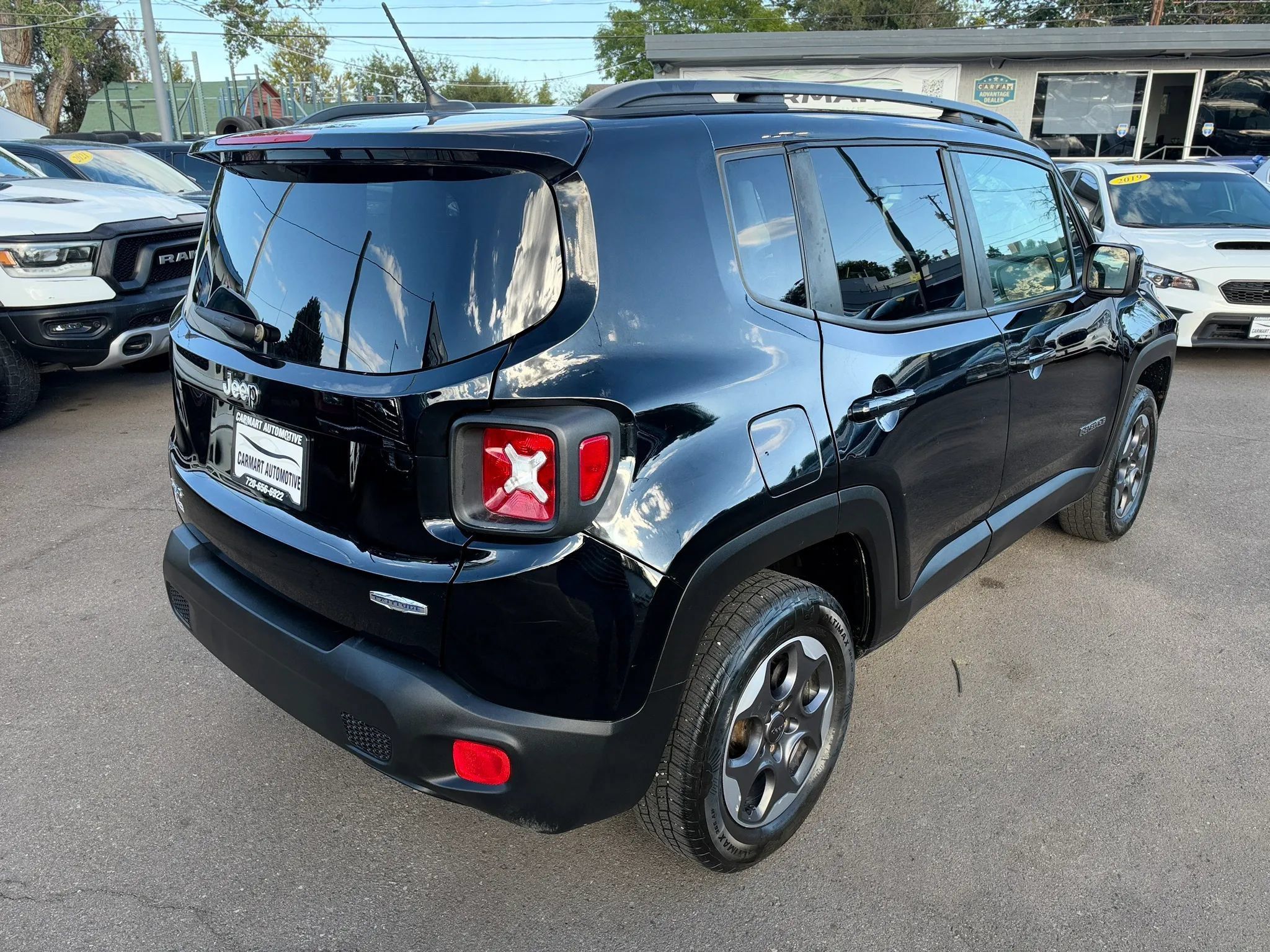 Used 2015 Jeep Renegade Latitude w/ Cold Weather Group II AWD/4WD image 9