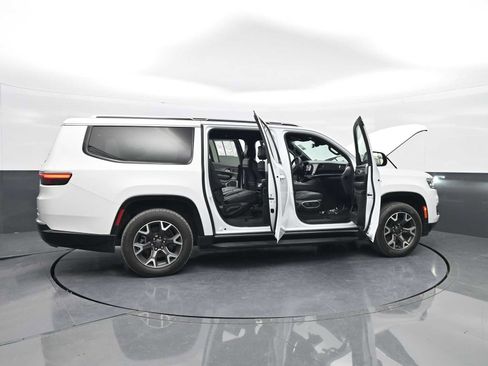 Used 2023 Jeep Wagoneer L Series III w/ Preferred Equipment Group image 47