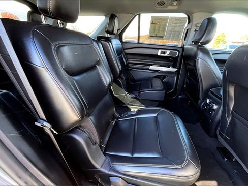 Used 2022 Ford Explorer XLT w/ Equipment Group 202A image 25