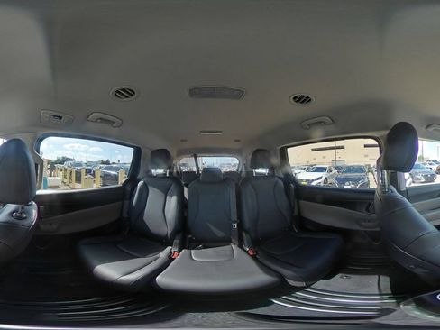 Used 2026 Kia Carnival FWD image 43