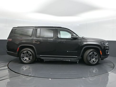 Used 2022 Jeep Wagoneer Series III w/ Flexible Seating Group image 8