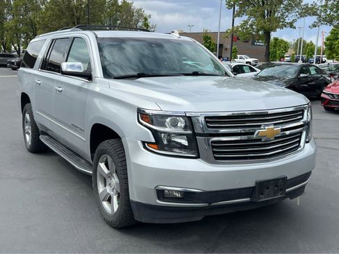 Used 2020 Chevrolet Suburban Premier AWD/4WD image 4