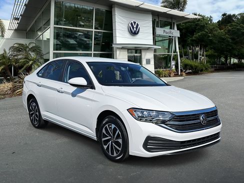 Used 2022 Volkswagen Jetta S image 3