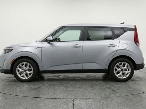 Used 2025 Kia Soul LX w/ LX Technology Package FWD image 5
