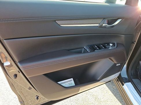 New 2025 MAZDA CX-5 Signature image 8